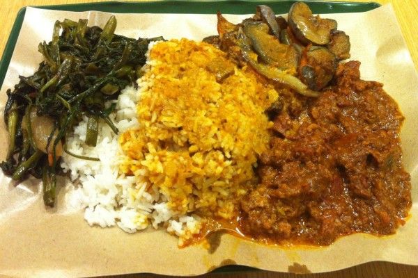 Nasi Padang Rp10 Ribu, Setimpal Nggak Rasa dan Harga?